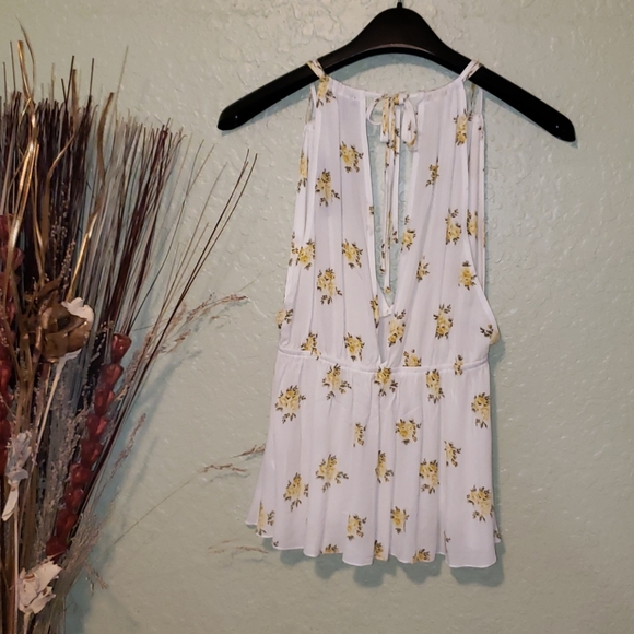 🌻💥 Beautiful Top 💥🌻 - Picture 2 of 2